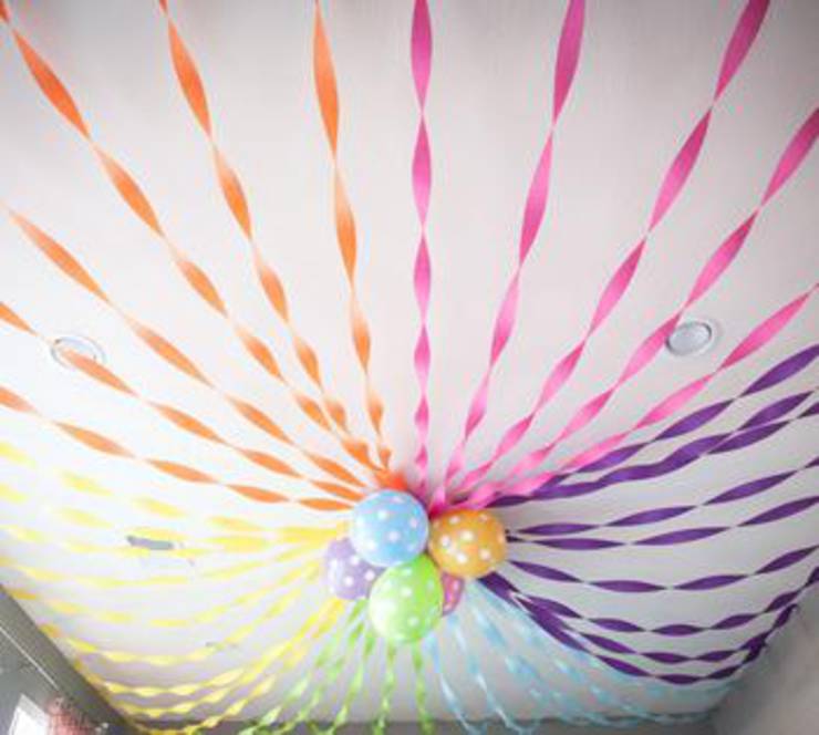 Crepe Paper And Balloon Decor