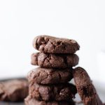 5 Ingredient Keto Cookies! BEST Low Carb Flourless Chocolate Cookie Idea – Quick & Easy Ketogenic Diet Recipe – Completely Keto Friendly