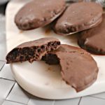{Easy} Keto Thin Mint Cookies - 5 Ingredient Copycat Girl Scout Cookies Recipe - Low Carb Desserts - Snacks