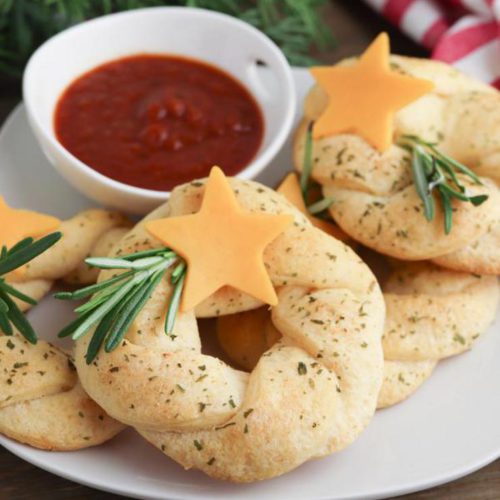 Easy Crescent Roll Wreaths - Holiday Appetizers - Party Food - Side Dish Recipe