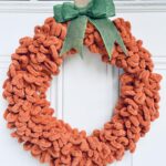 DIY Dollar Tree Yarn Pumpkin Wreath – Easy Fall Dollar Store Craft Projects